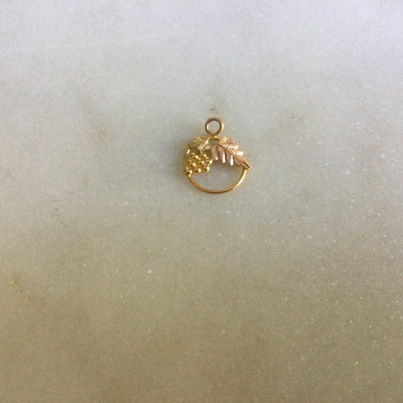 Petite Black Hills Gold Round Necklace Pendant - Picture 2 of 4